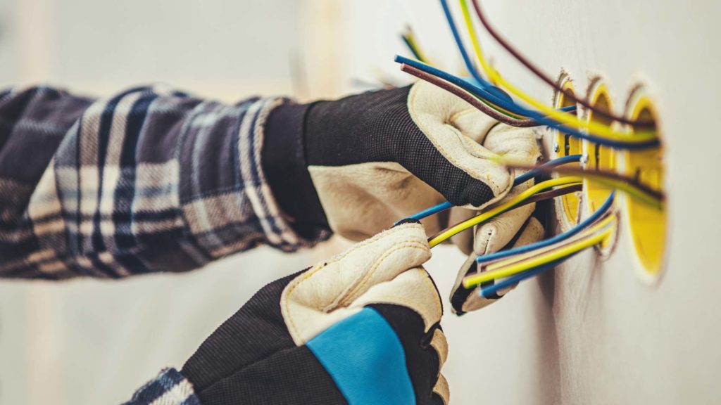 Elektriker isoliert kabel und drähte